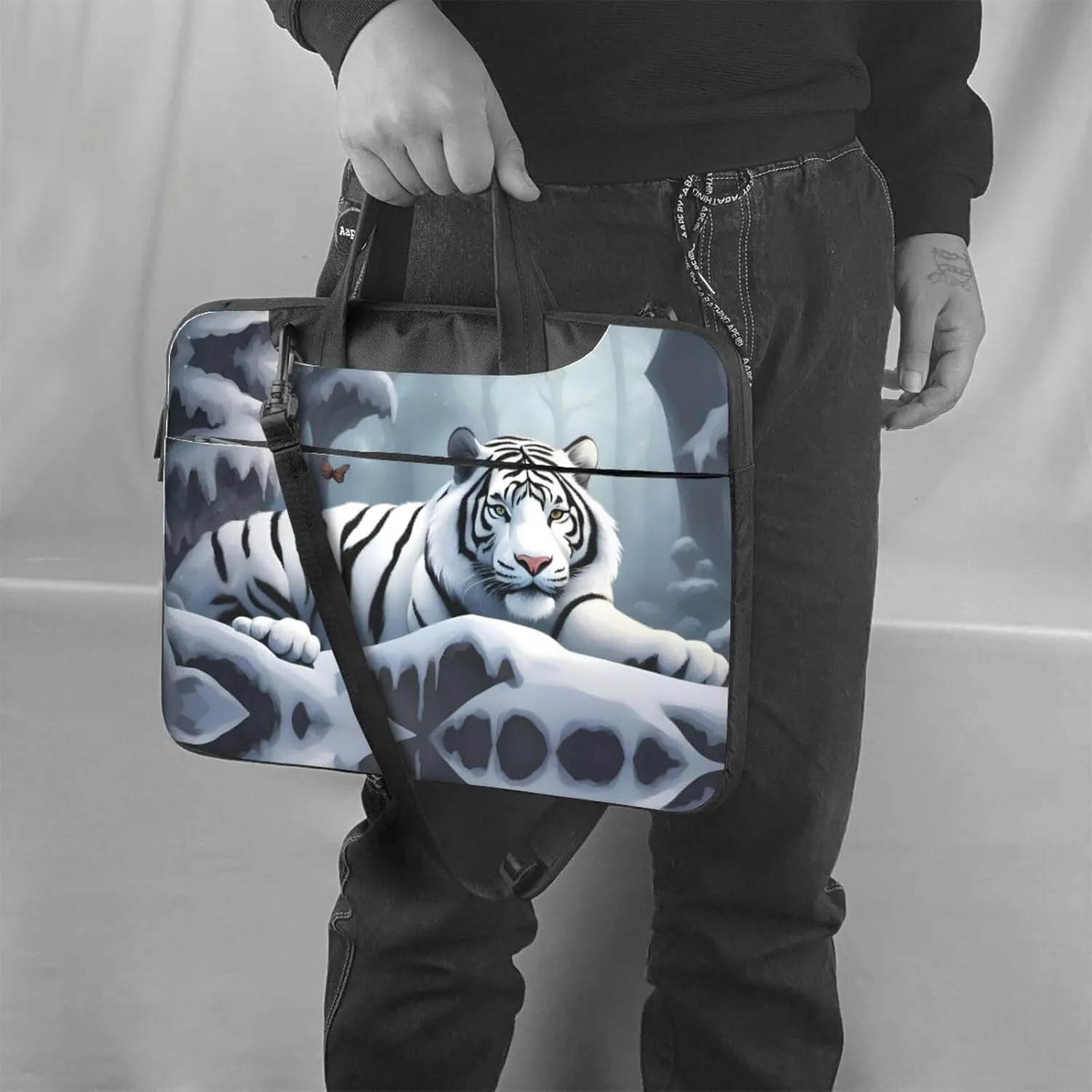 Snow White Tiger pattern Fashionable and ultra-thin shoulder laptop bag Shockproof soft lining