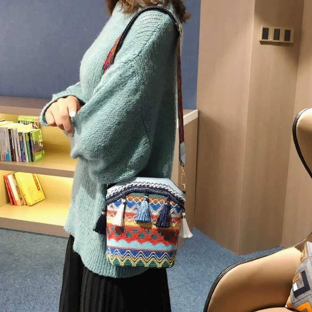 Women's Fashionable Woven Single-Shoulder Bucket Bag with Tassels, Water Ripple Design, Adjustable Wide Strap